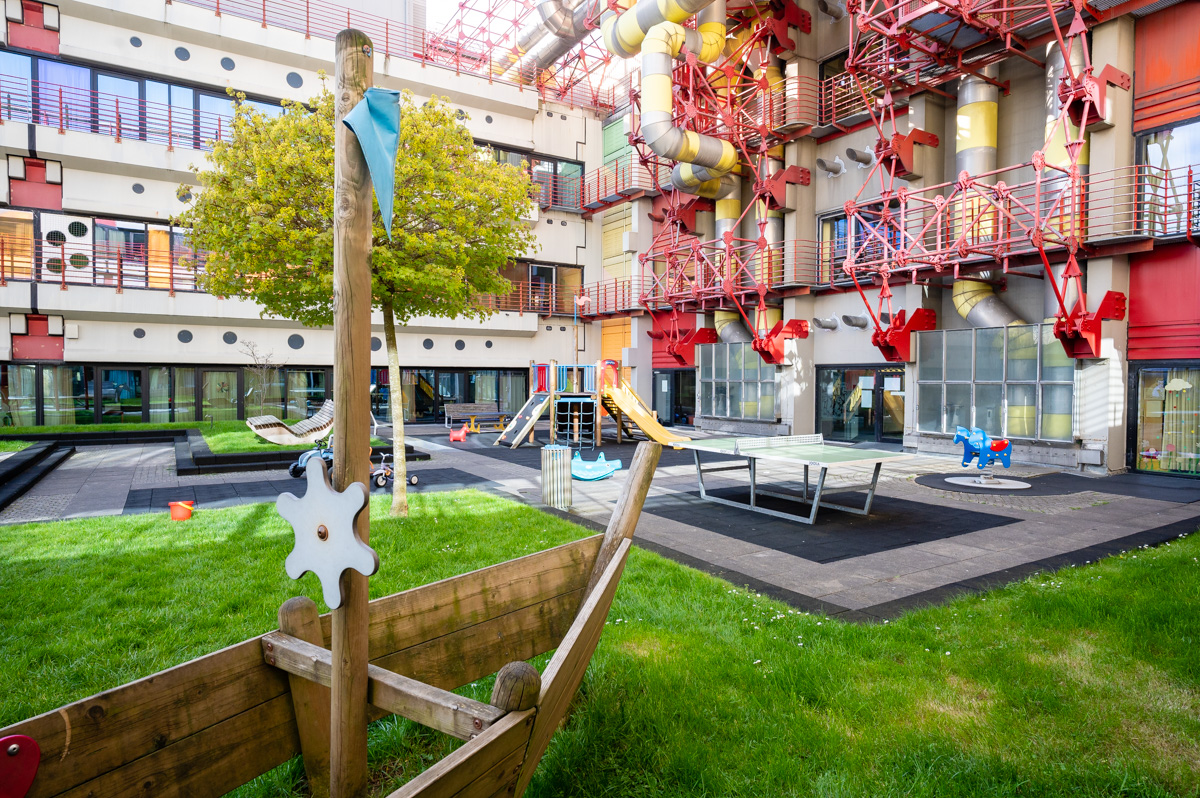 Spielgeräte im Dachgarten der Kinderkrebsstation in der Uniklinik in Aachen