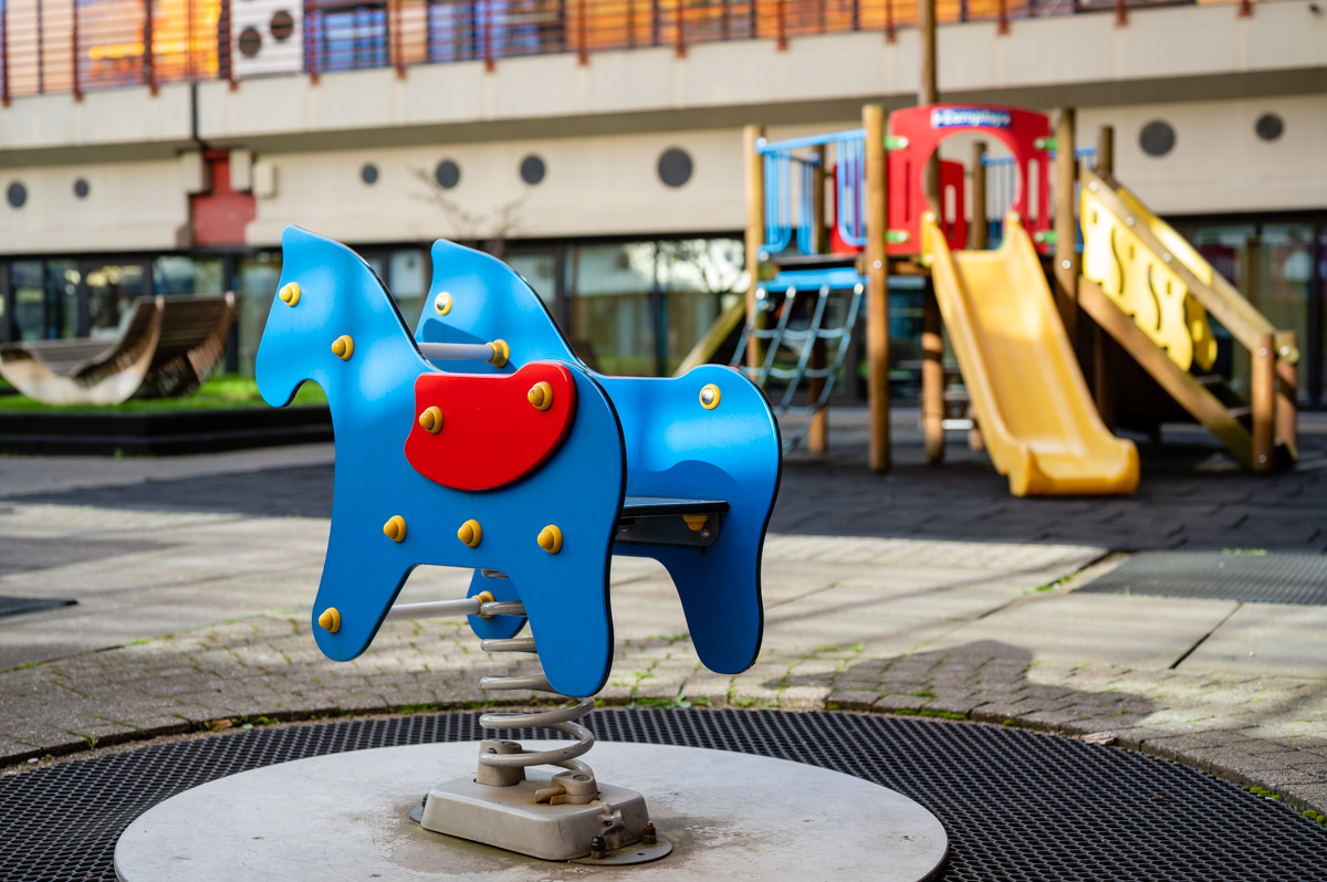 Spielgerät im Dachgarten der Kinderkrebsstation in der Uniklinik in Aachen