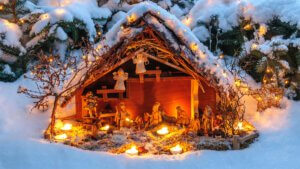 Förderkreis Aachen wird durch den Krippenweg in Steckenborn entschuldigt, zu sehen ist eine schön beleuchtete Krippe